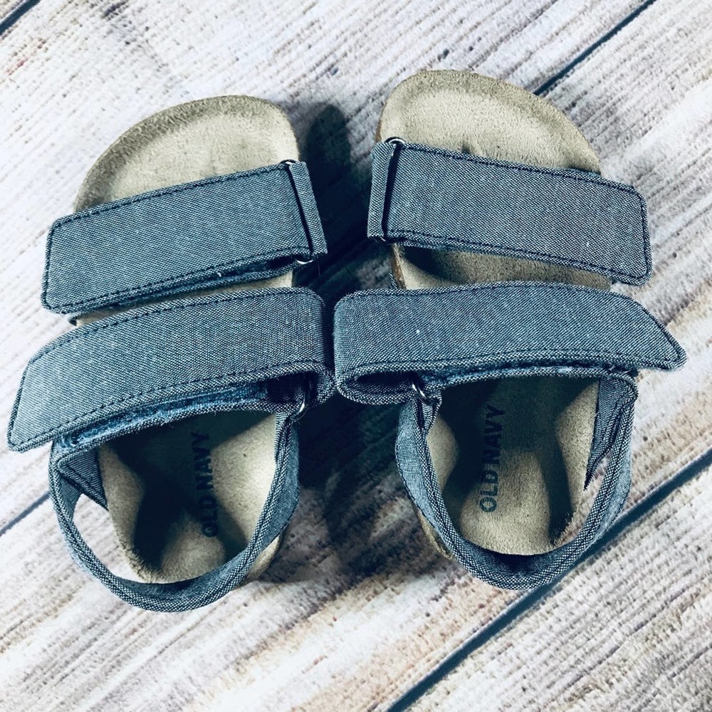 Gently worn size 6 denim sandal